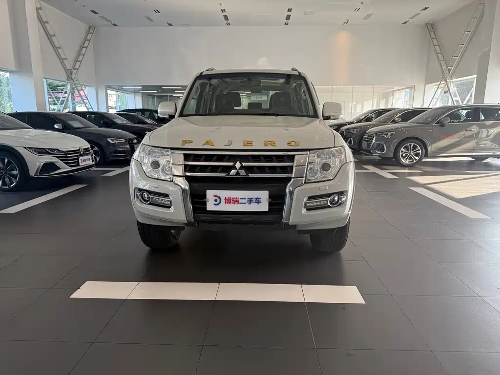 Mitsubishi Pajero (Import) — миниатюра 2