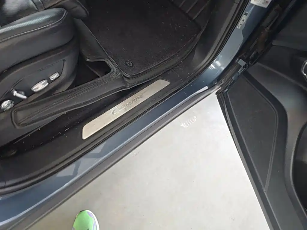 Porsche Cayenne — миниатюра 21