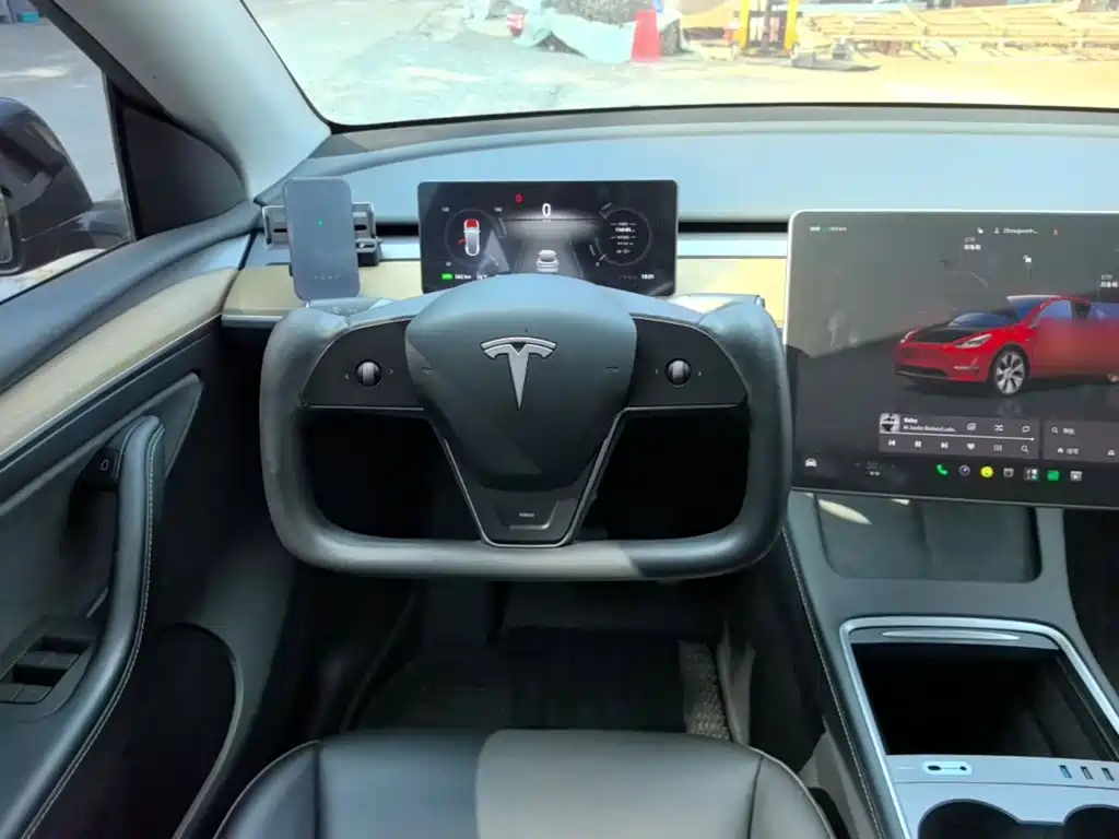 Tesla Model Y — миниатюра 11