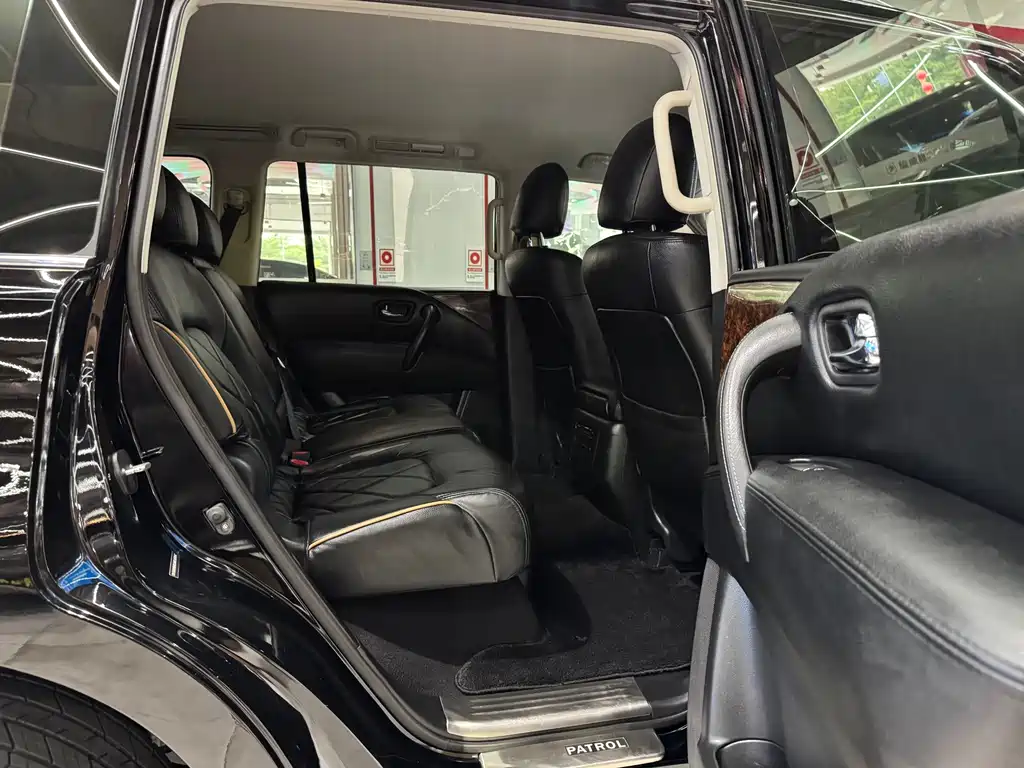 Nissan Patrol — миниатюра 9