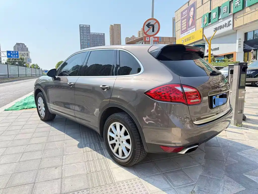 Porsche Cayenne — миниатюра 11