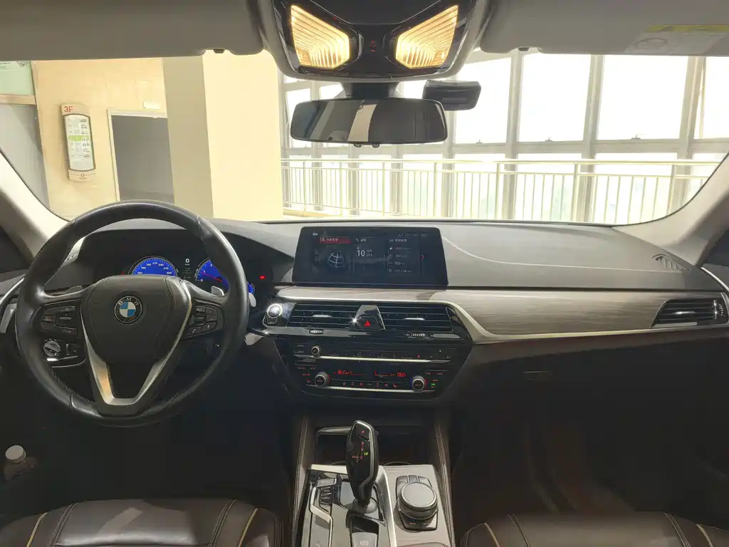 BMW 5 Series — миниатюра 6