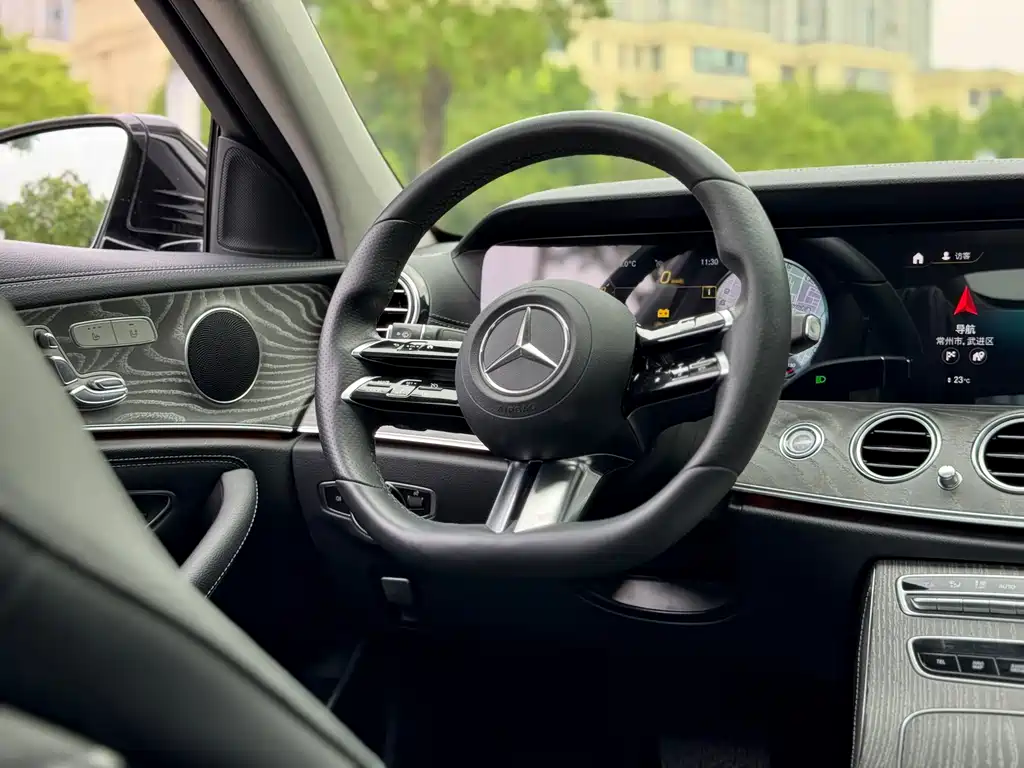 MERCEDES-BENZ E CLASS