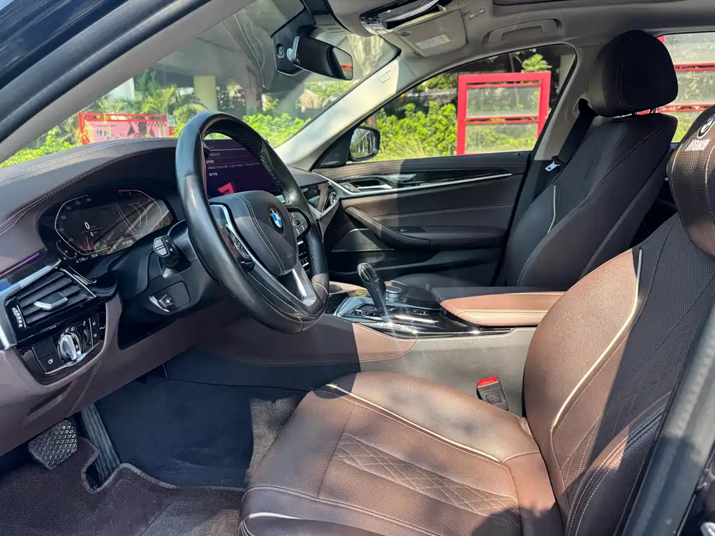 BMW 5 Series — миниатюра 10