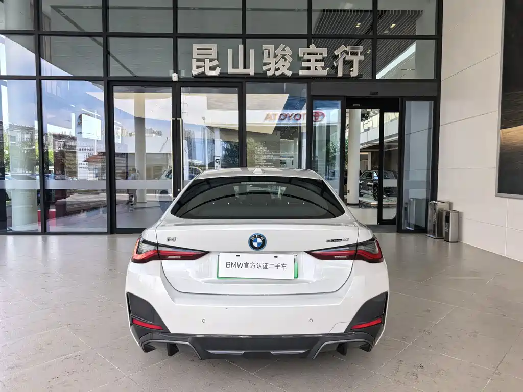 BMW i4 — миниатюра 9