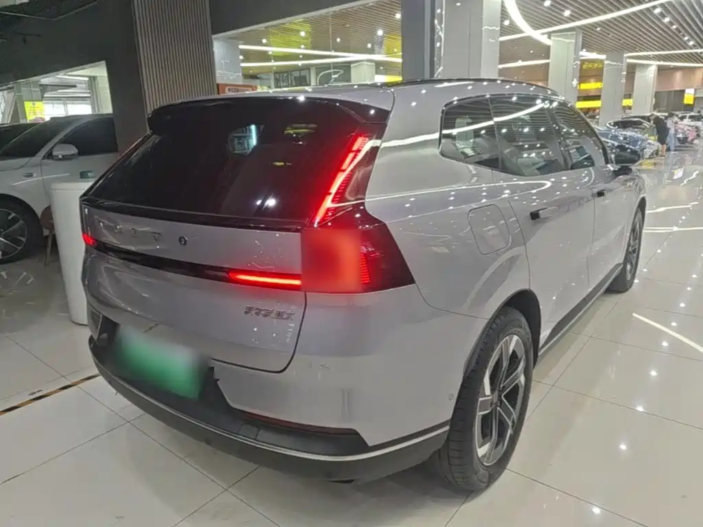 Volvo XC70 PHEV — миниатюра 7