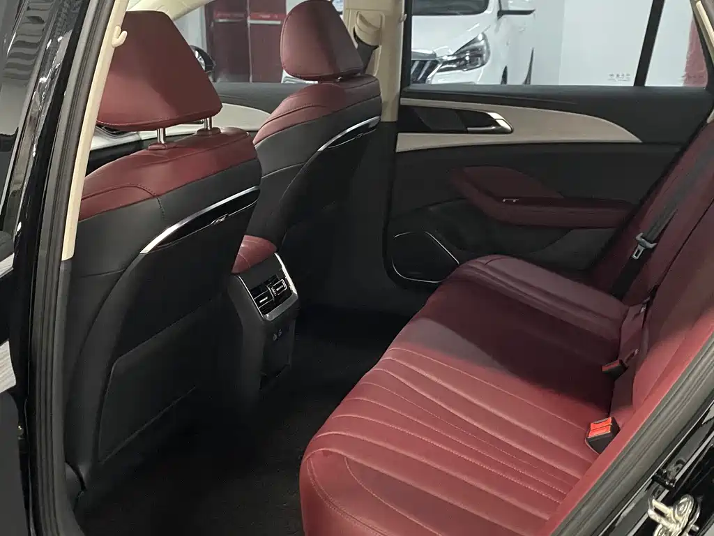 Hongqi Hongqi H5 — миниатюра 12