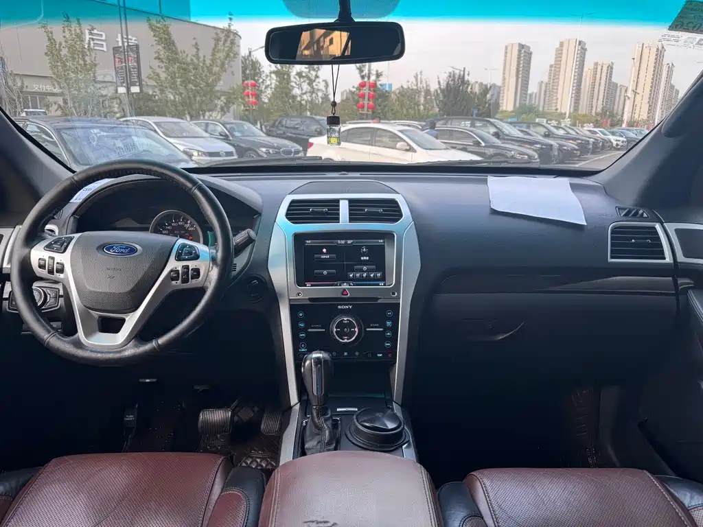 Ford Explorer (Import) — миниатюра 2