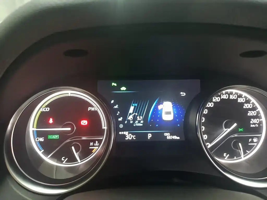 Toyota Camry — миниатюра 5