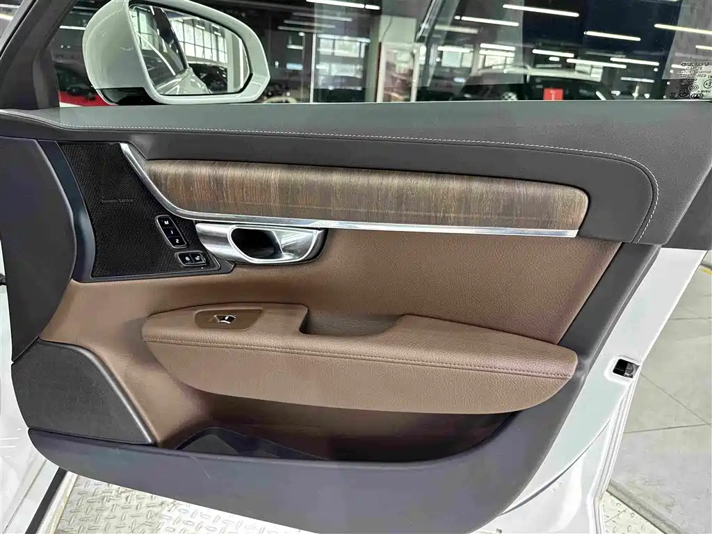 Volvo S90 — миниатюра 28