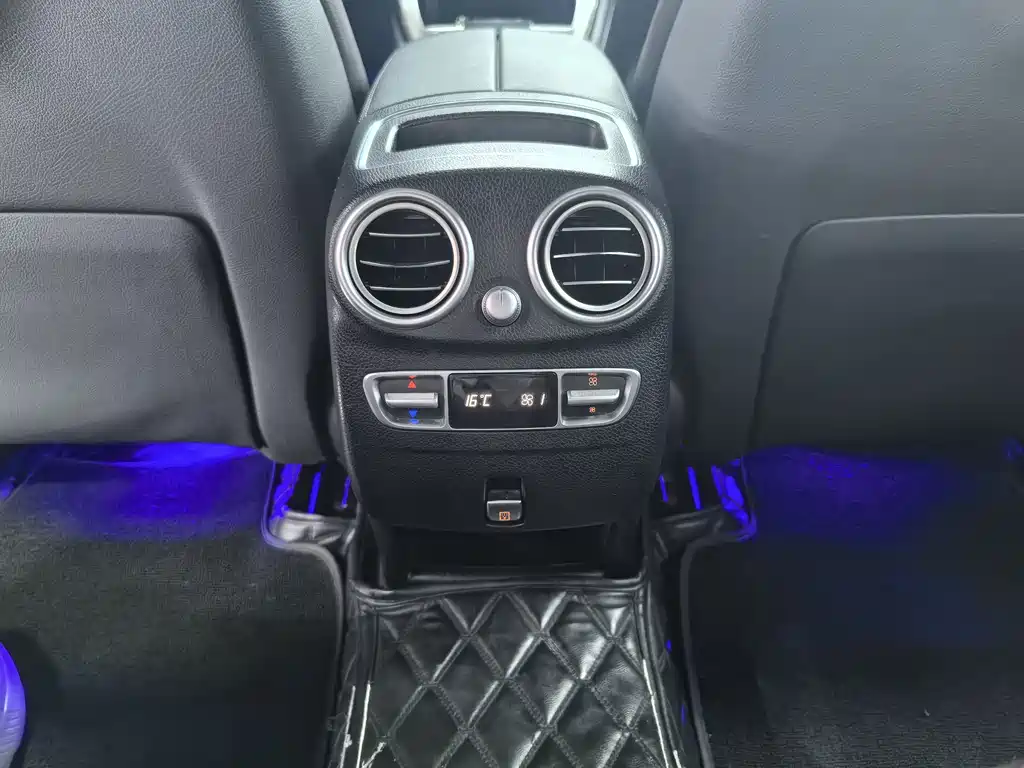 Mercedes-Benz GLC — миниатюра 10
