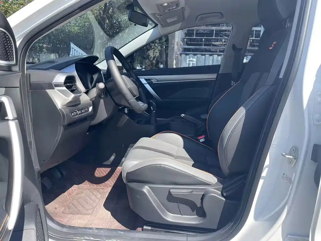 Geely Binyue — миниатюра 4