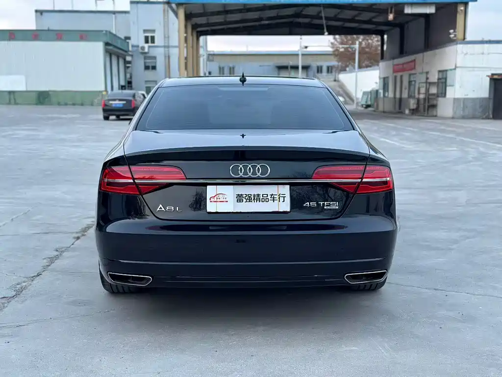 AUDI A8