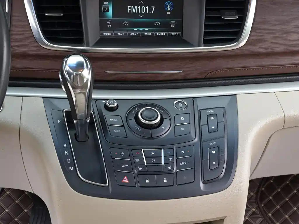 Buick GL8 — миниатюра 10