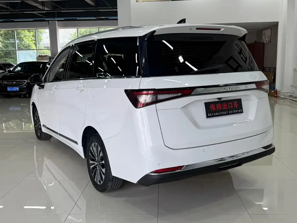 Wuling Jiachen — миниатюра 4