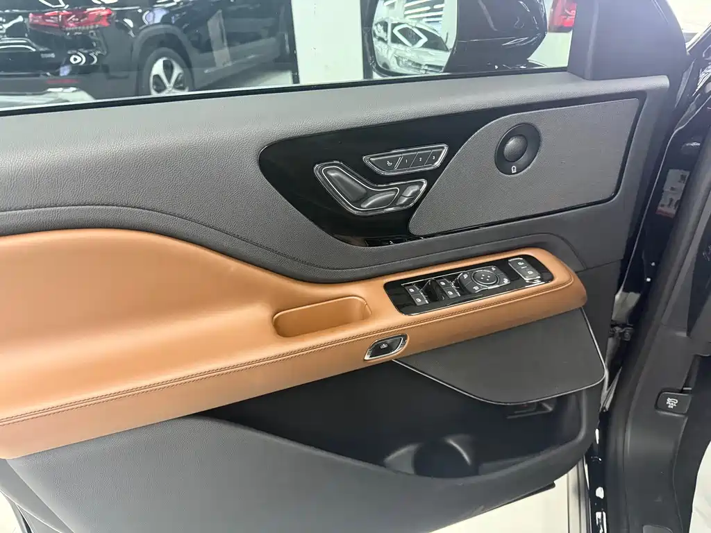 Lincoln Aviator — миниатюра 7