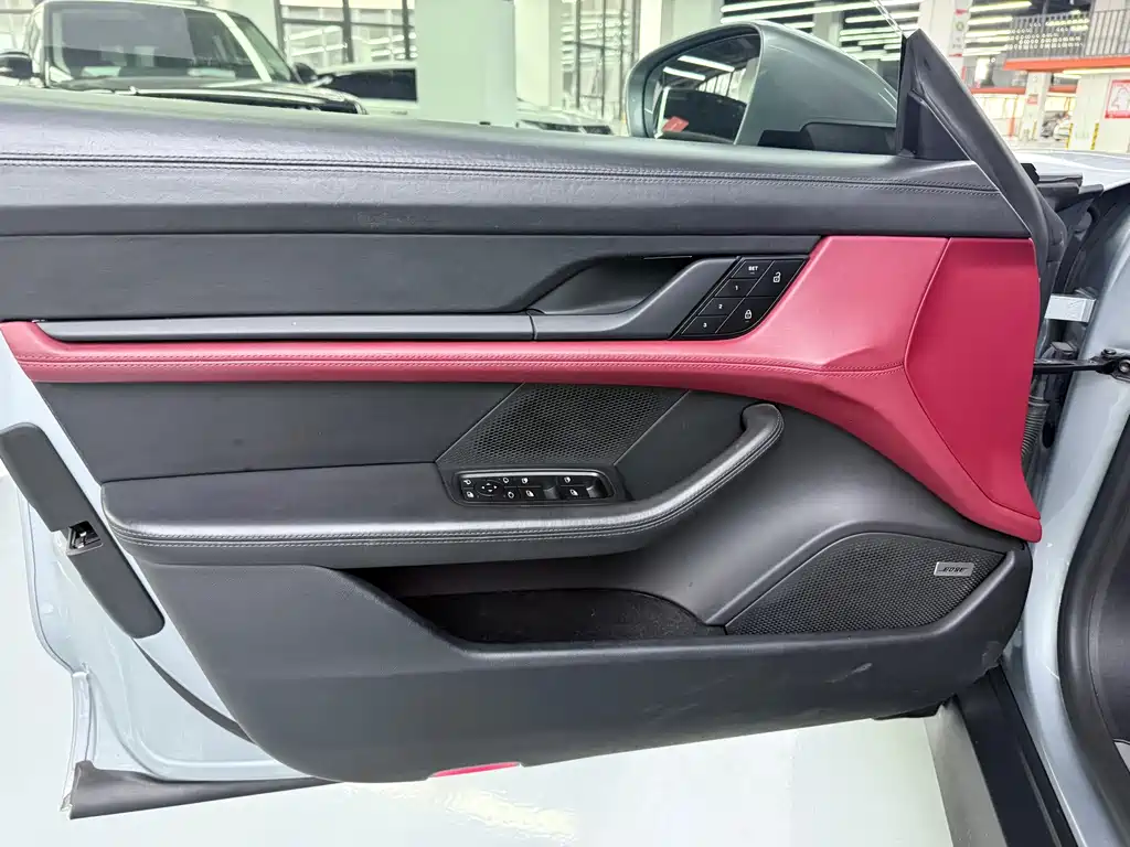 Porsche Taycan — миниатюра 6