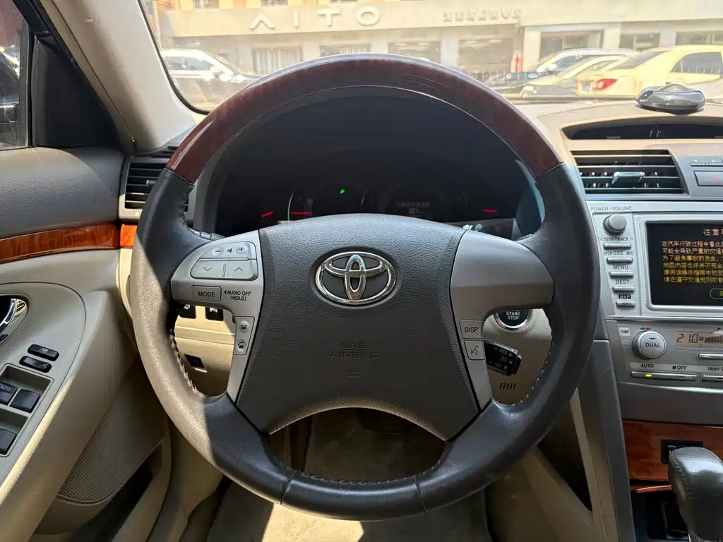 Toyota Camry — миниатюра 10