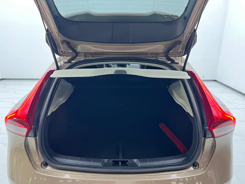 Volvo V40 — миниатюра 21