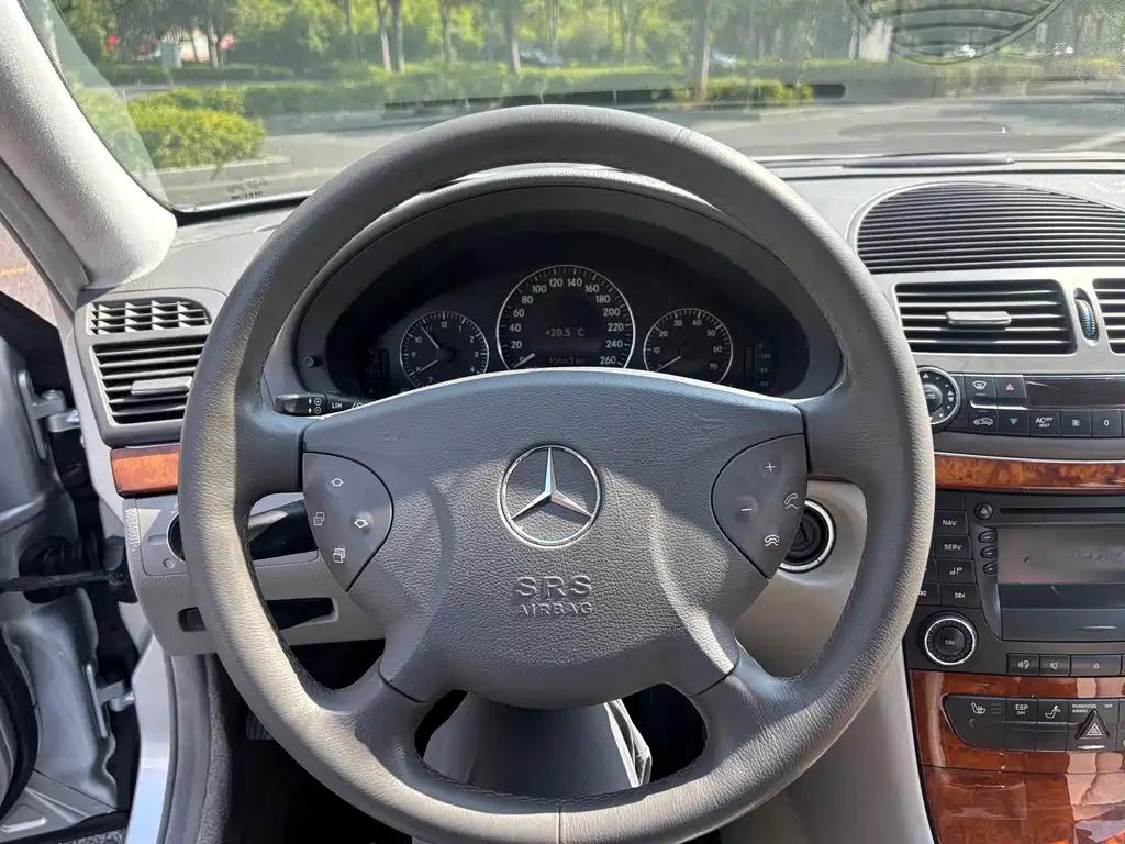 Mercedes-Benz E-Class (Import) — миниатюра 6