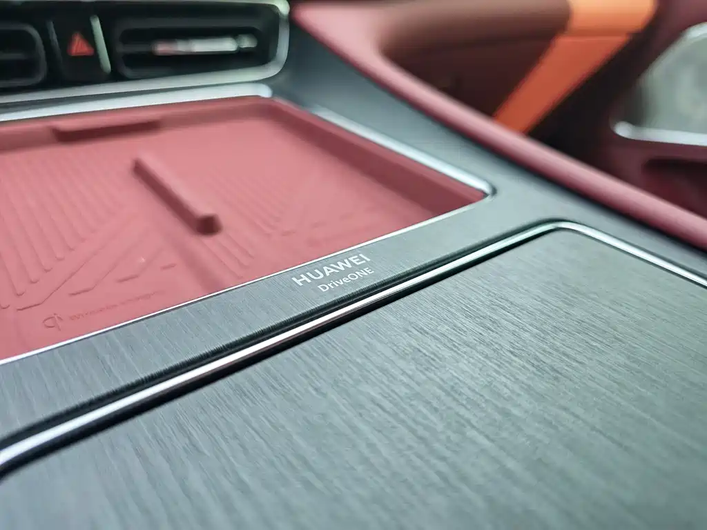 AITO ASK THE WORLD M8