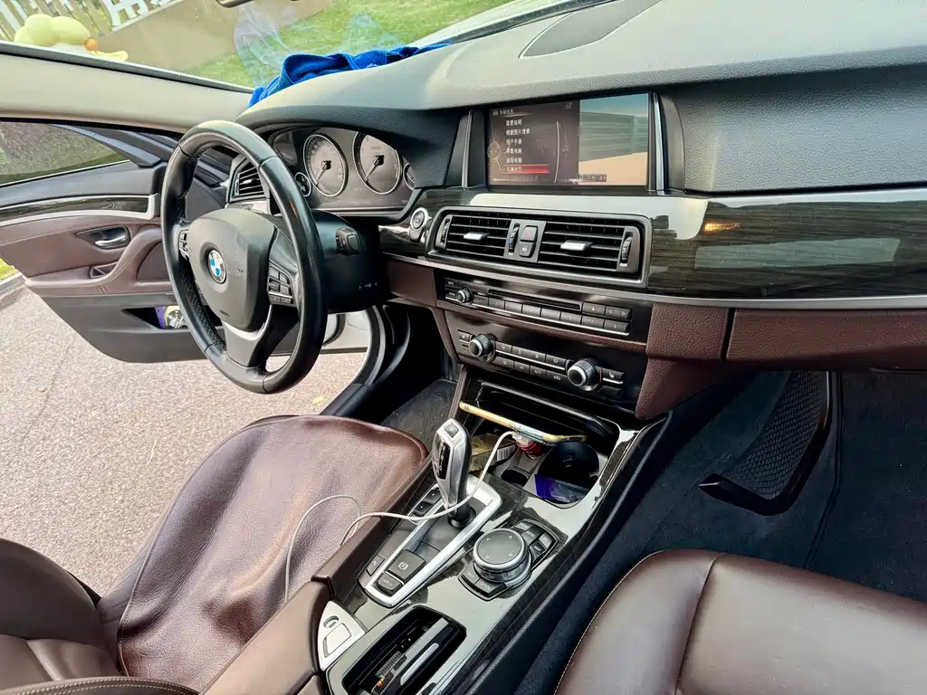 BMW 5 Series — миниатюра 10
