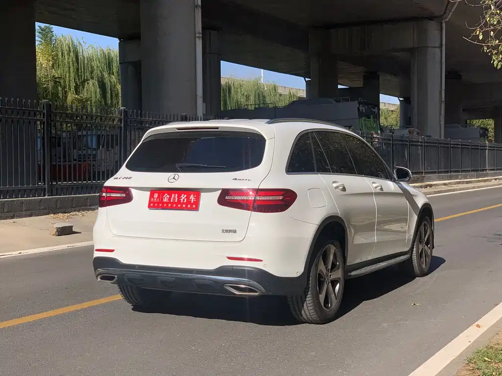 MERCEDES-BENZ GLC