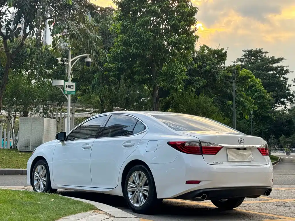 Lexus ES — миниатюра 17