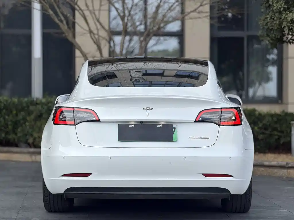Tesla Model 3 — миниатюра 9