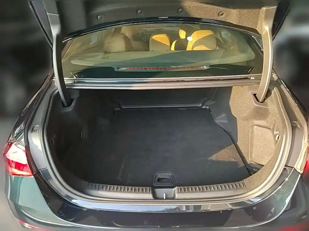 Mercedes-Benz E-Class — миниатюра 24