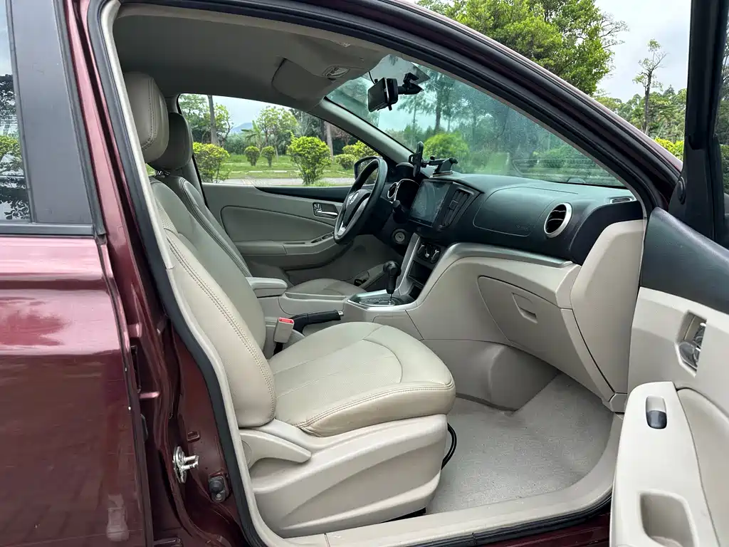 Venucia T70 2.0L CVT Wise Travel Edition, фото 9