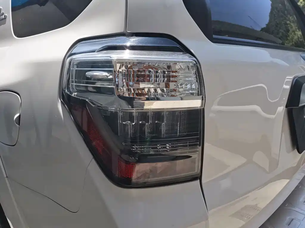 Toyota 4Runner — миниатюра 15
