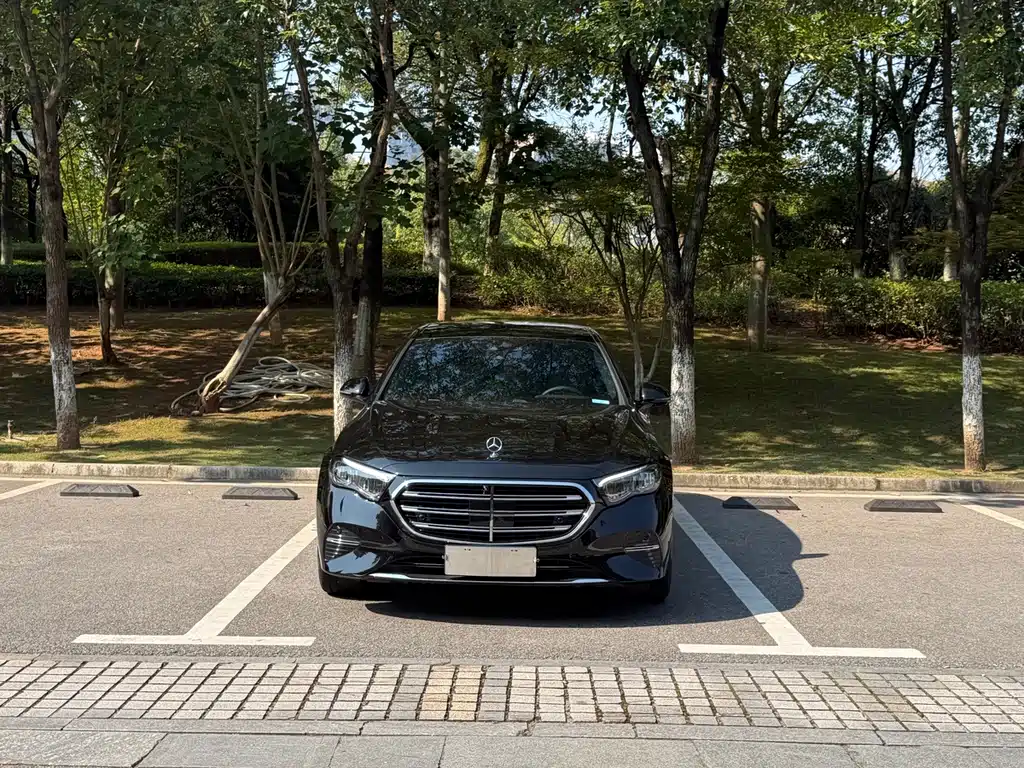 Mercedes-Benz E-Class — миниатюра 2