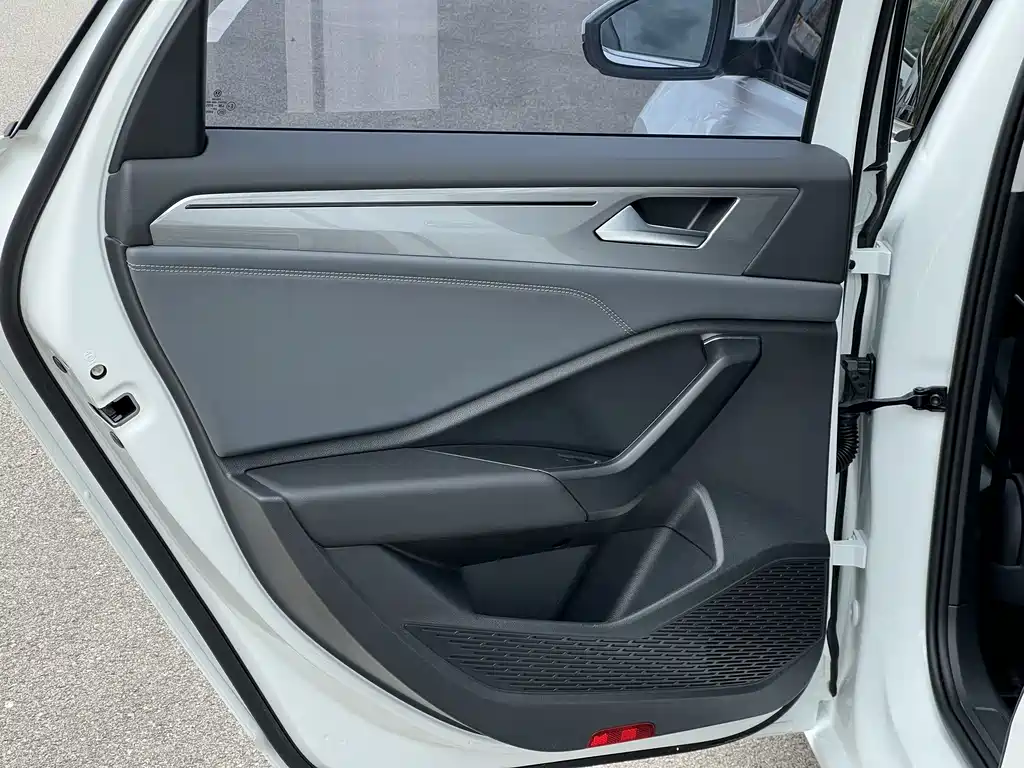 Volkswagen Sagitar — миниатюра 16