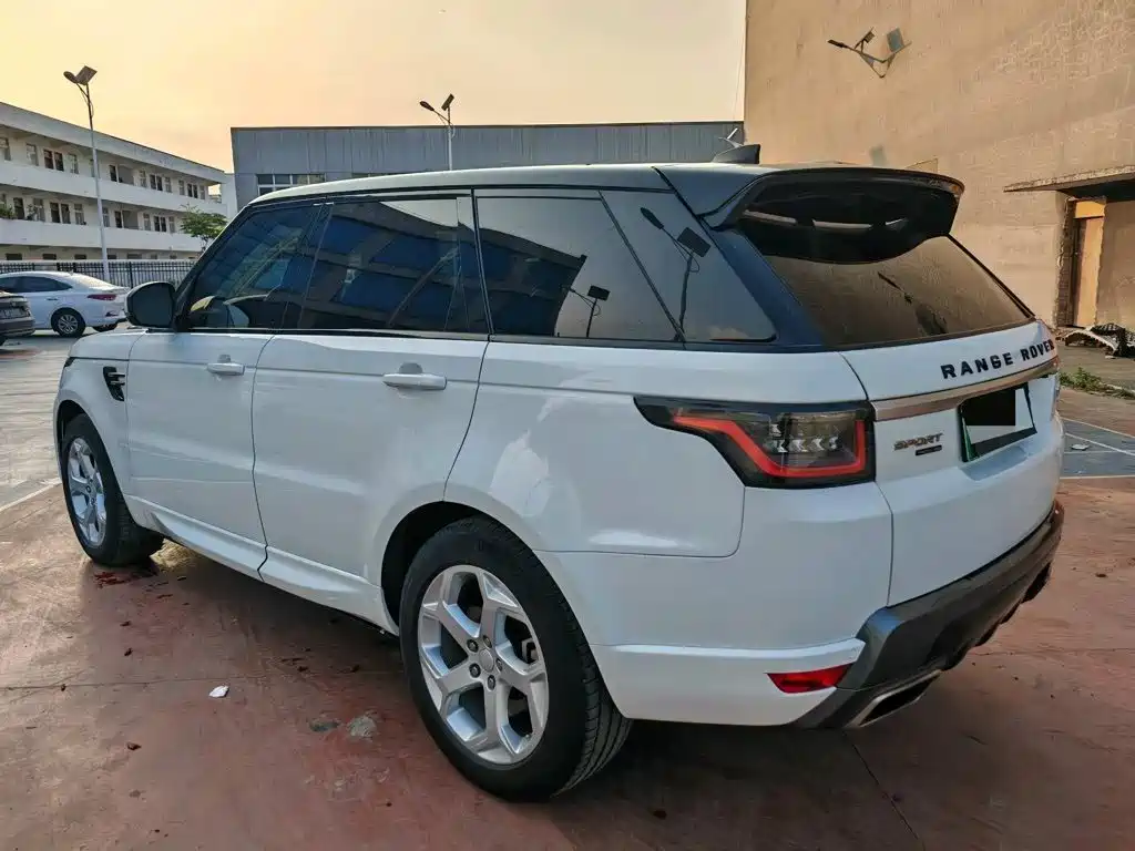 Land Rover Sport PHEV — миниатюра 10