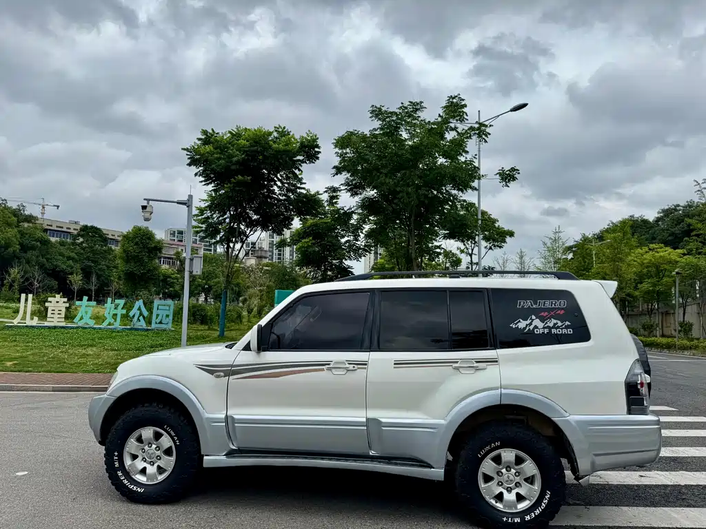 Mitsubishi Pajero — миниатюра 11