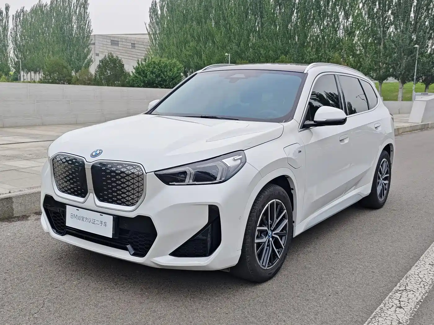 BMW iX1
