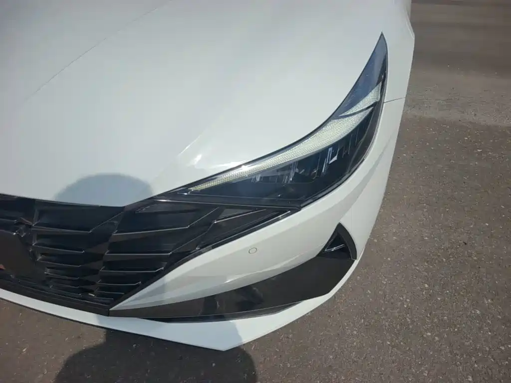 Hyundai Elantra — миниатюра 24