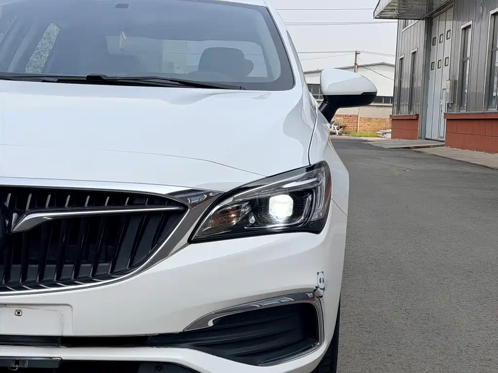 Buick Verano — миниатюра 7