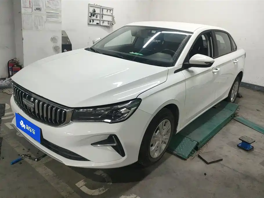 Geely Emgrand 2025