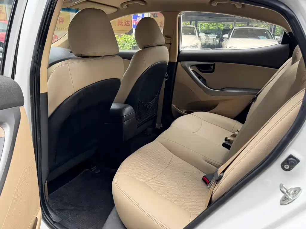Hyundai Elantra Langdong — миниатюра 8