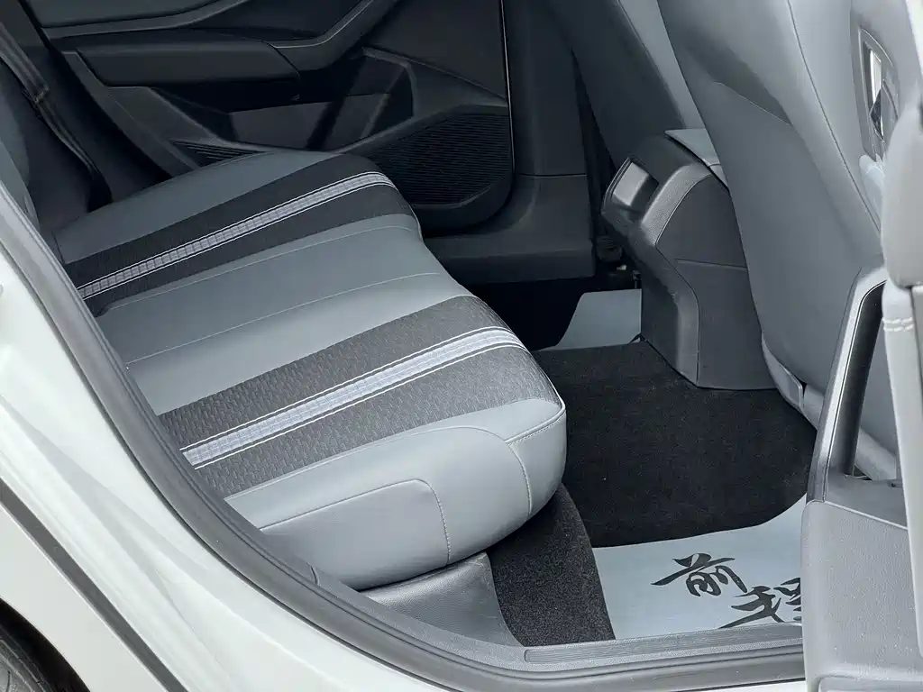 Volkswagen Sagitar — миниатюра 21