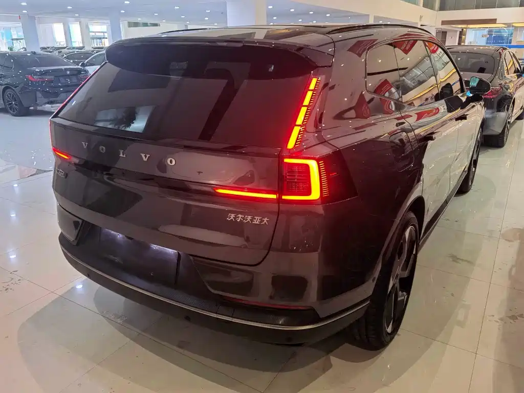 Volvo XC70 PHEV — миниатюра 8