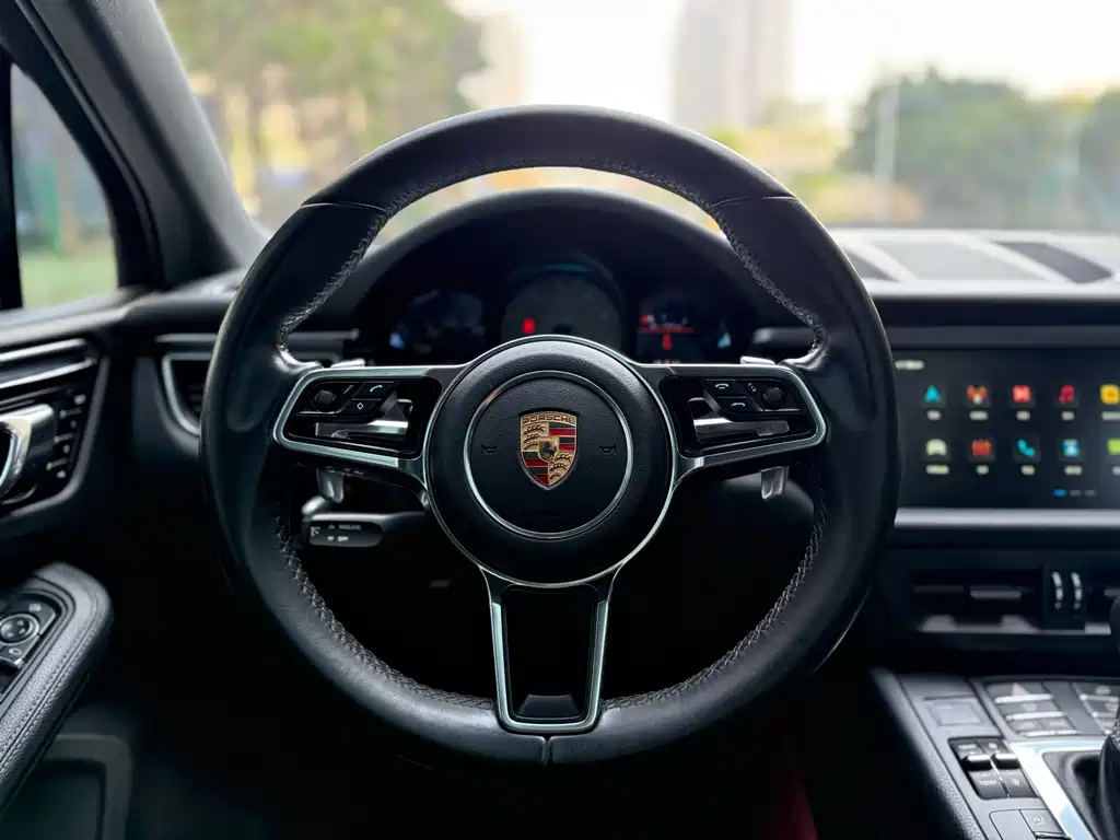 Porsche Macan — миниатюра 11
