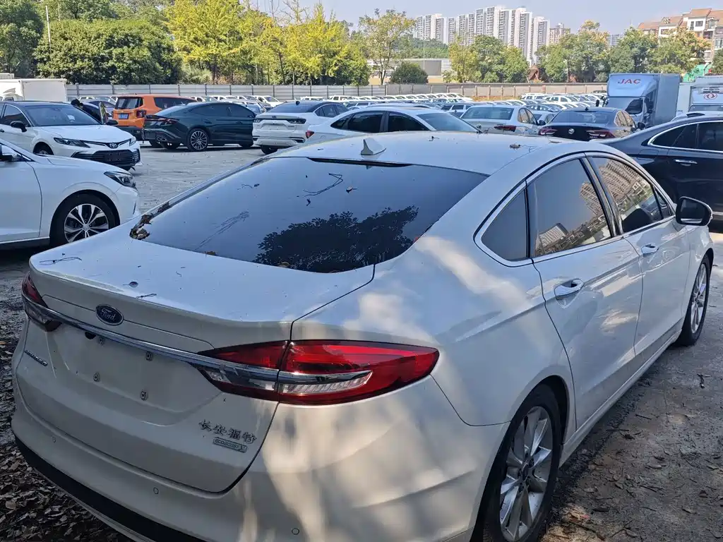 Ford Mondeo — миниатюра 7