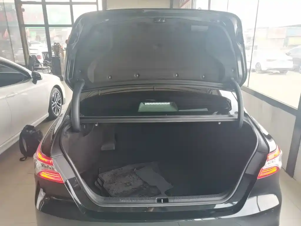 Toyota Camry — миниатюра 19