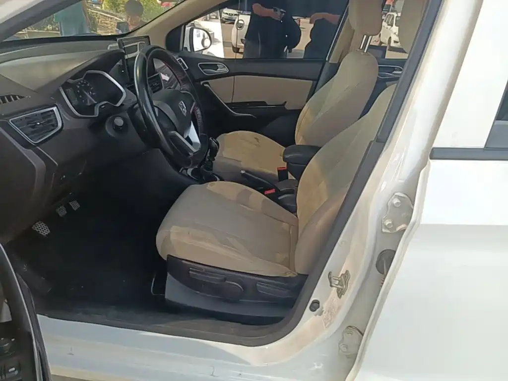 Baojun 310W — миниатюра 15