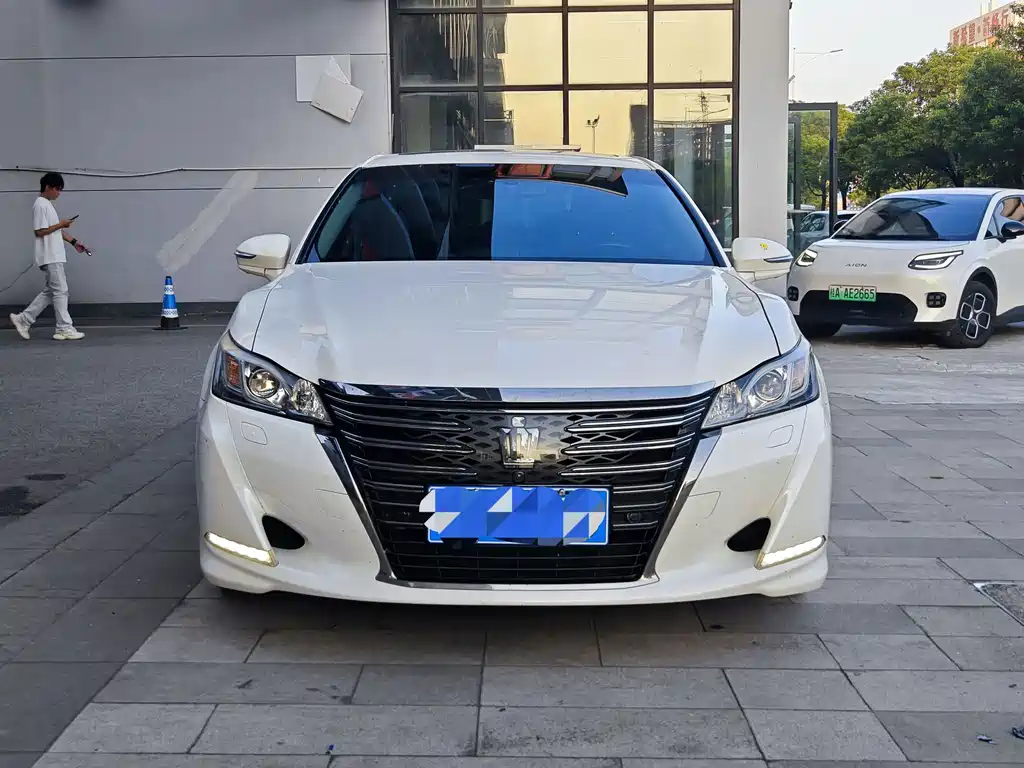 Toyota Crown — миниатюра 2