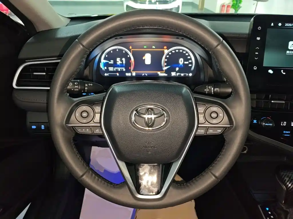 Toyota Camry — миниатюра 11