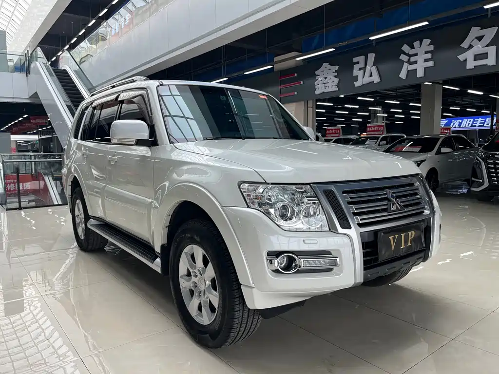 MITSUBISHI PAJERO